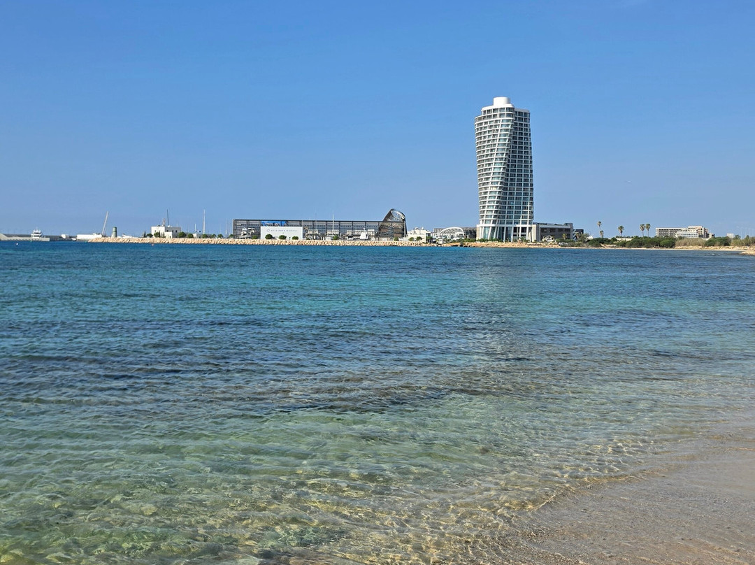 圆顶海滩度假村酒店主图
