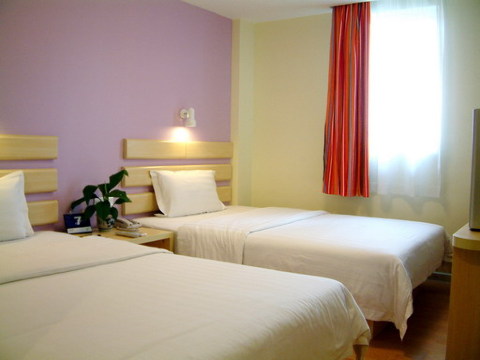 7天南京中央门店-客卧