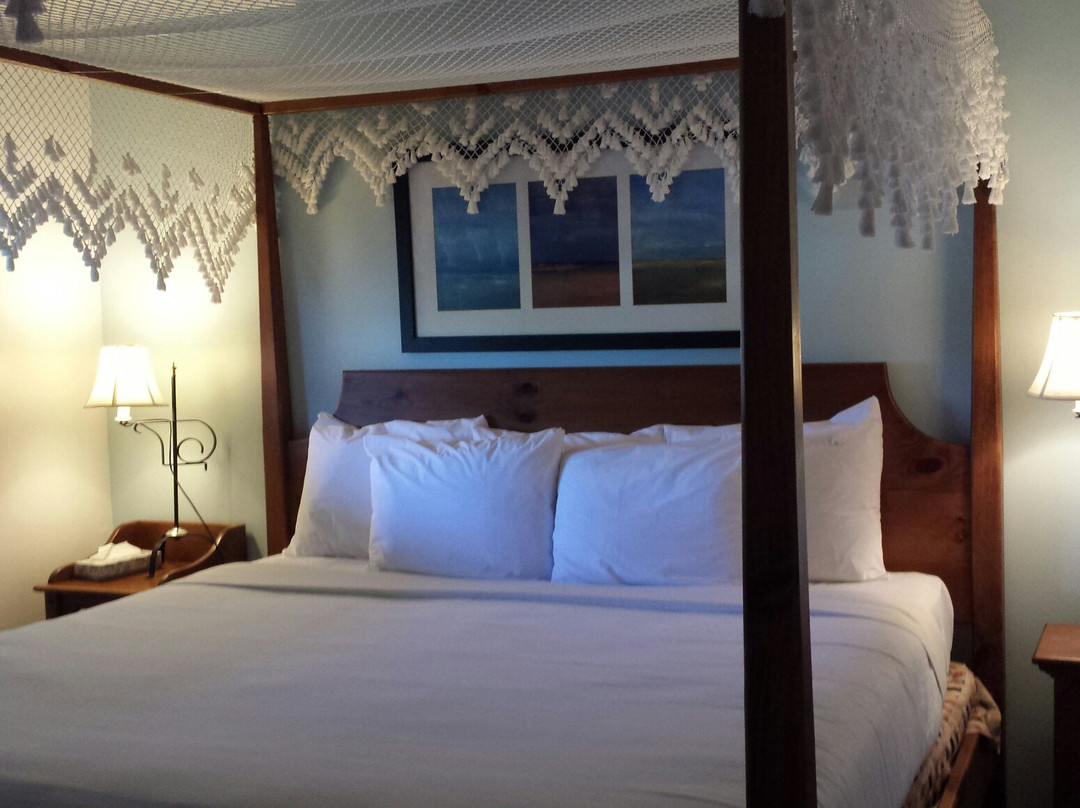 Snyder's Shoreline Inn