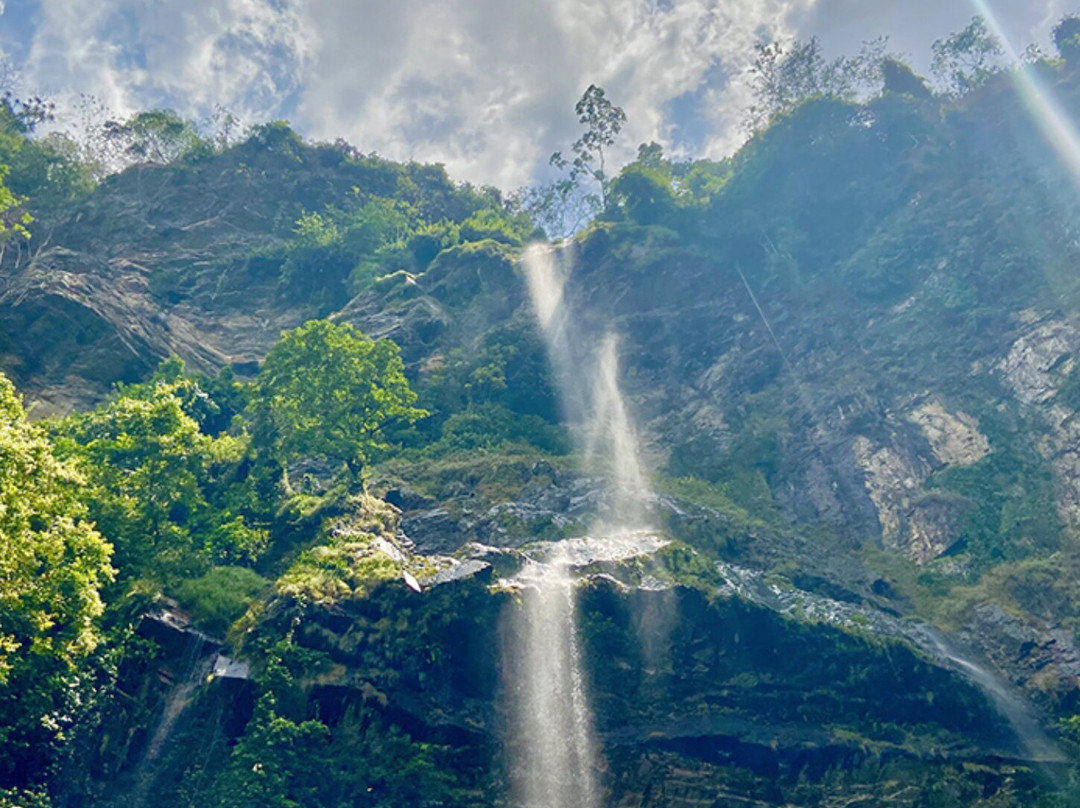 Aflabo Waterfall景点图片
