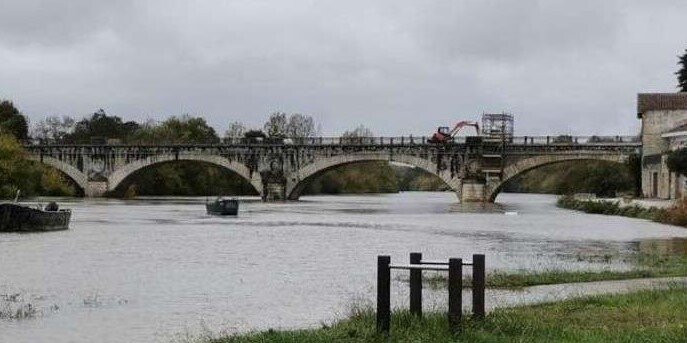 Pont Eugénie Desjobert De Saubusse景点图片