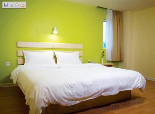 7天重庆解放碑中心洪崖洞店-客卧