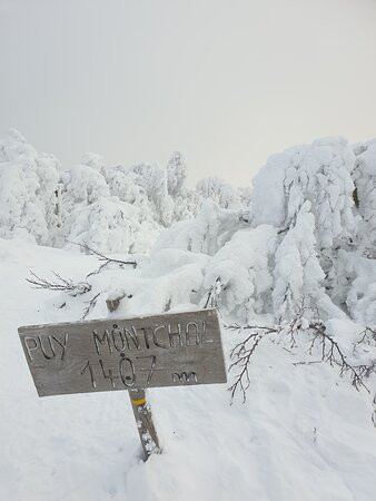 Puy de Montchal景点图片