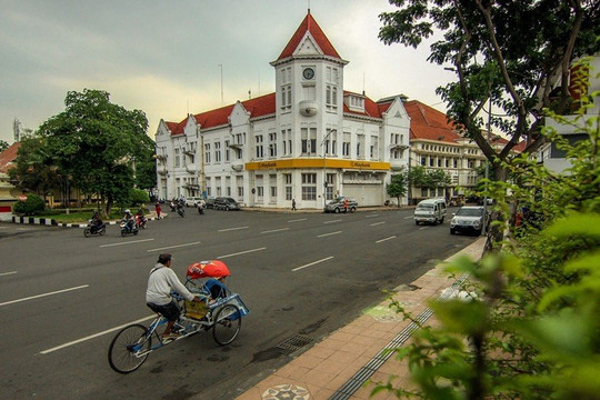 Surabaya on Foot