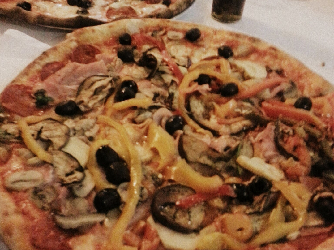 Candela餐馆和美食-Pizzeria Il Rugantino