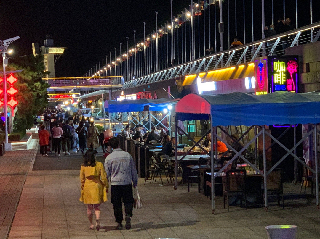 青岛情人坝酒吧街-青岛市必去景点