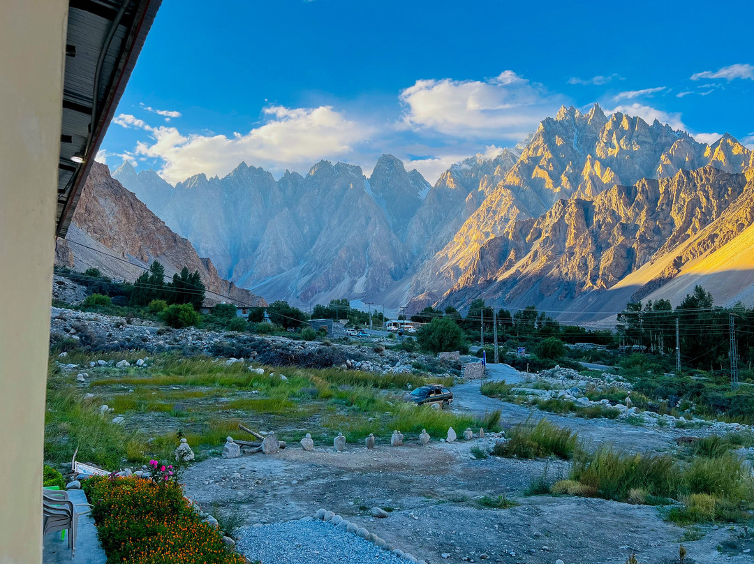 Passu Darbar Hotel And Resort