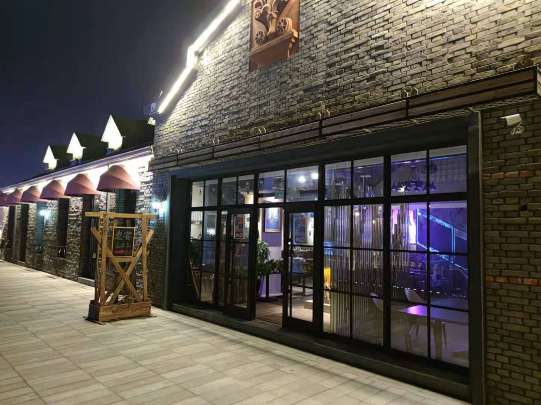 Lok Restaurant & Bar