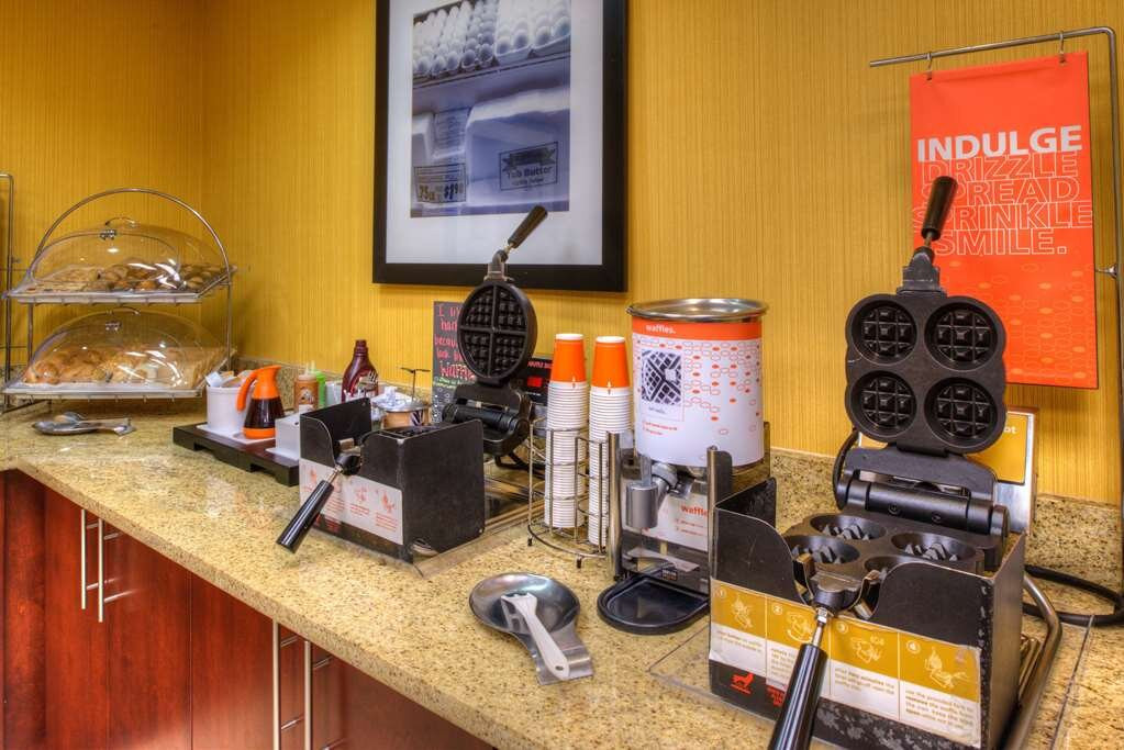 安大略汉普顿套房酒店主图