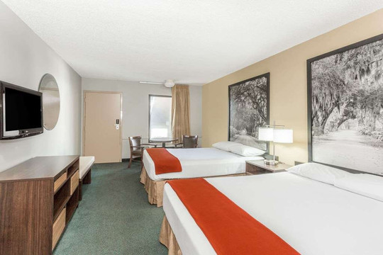 Super 8 by Wyndham Adel主图