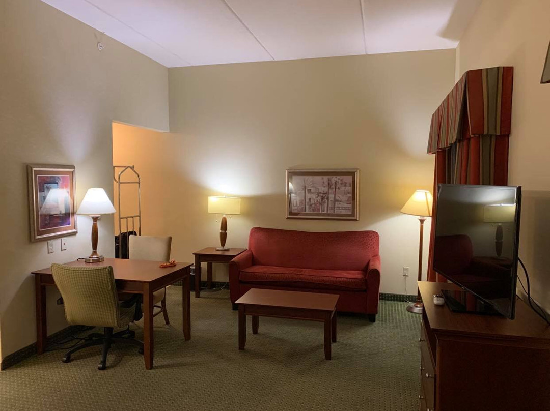 纳瓦拉希尔顿恒庭旅馆&套房酒店主图