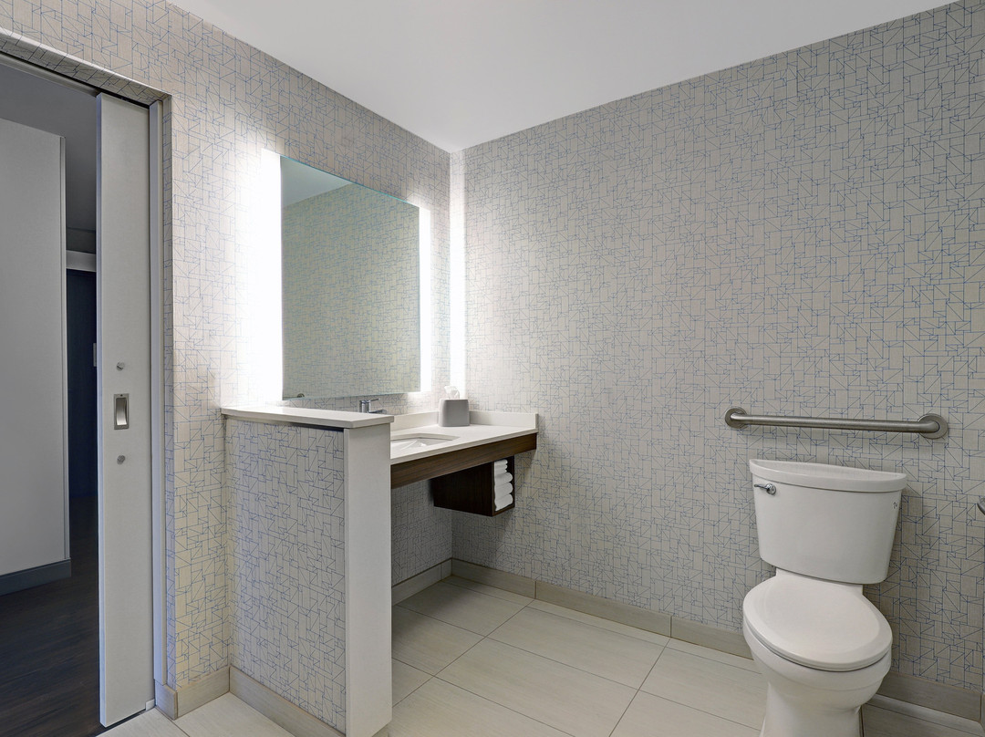 Holiday Inn Express Kingston West By IHG主图