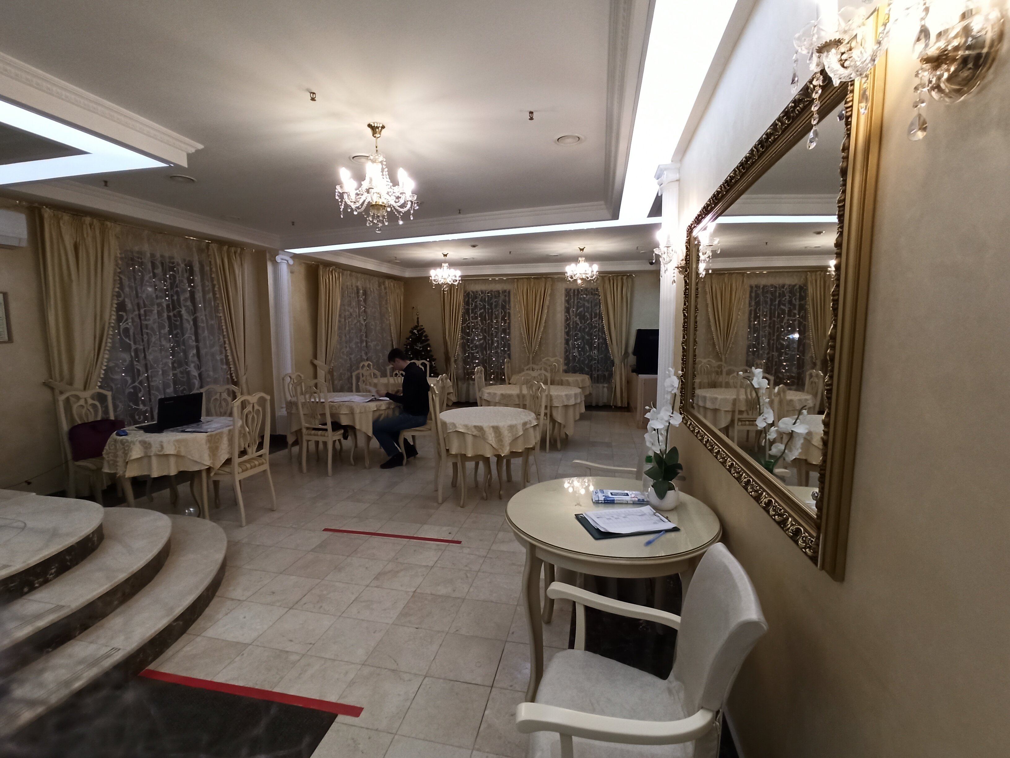 鲁斯酒店-餐饮