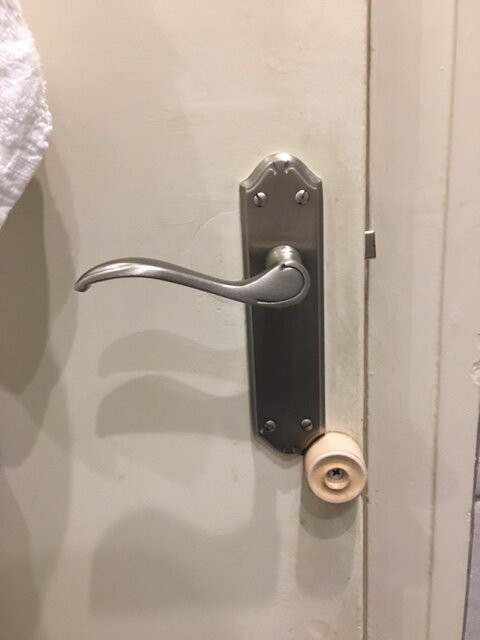 黑天鹅酒店主图