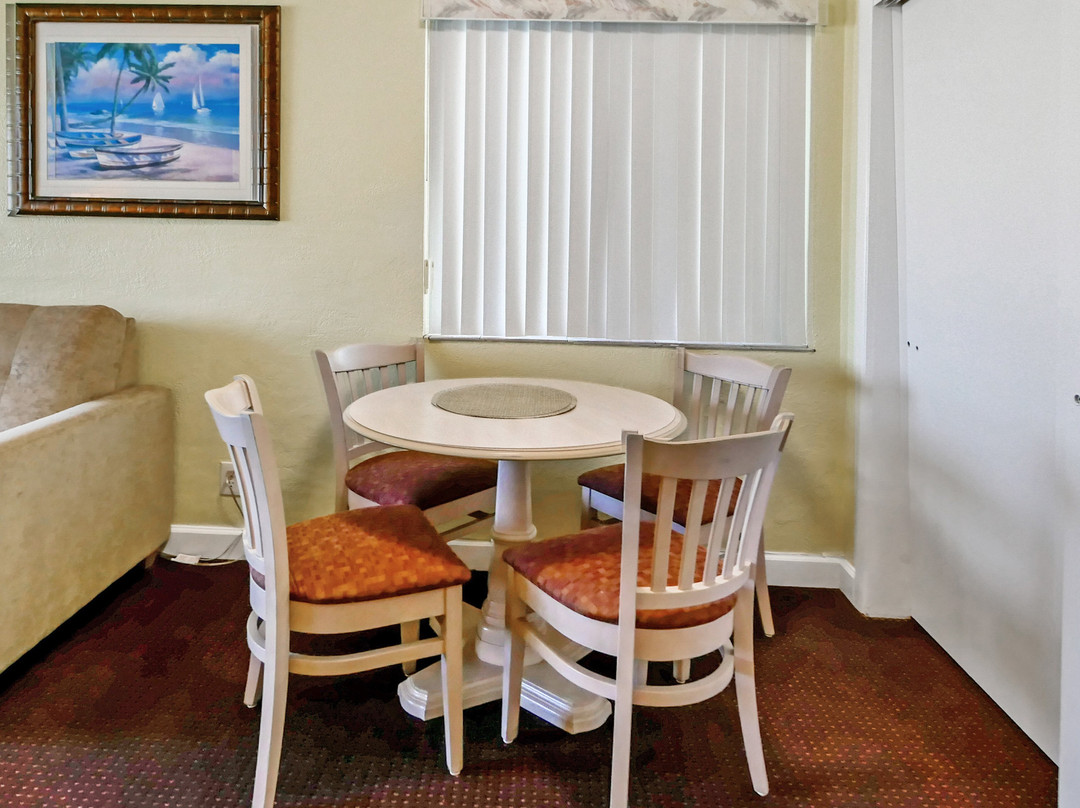 Page Terrace Beachfront Hotel主图