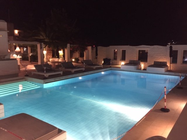 Mr & Mrs White Paros-泳池