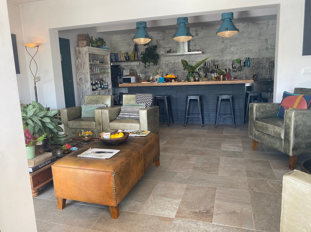 One Thousand Waves主图