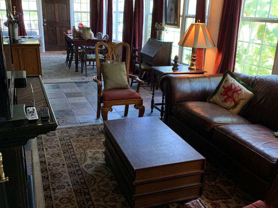 Elm Creek Manor主图