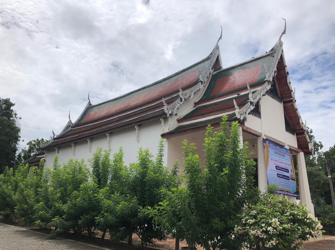 Wat Phra Borommathat Worawihan-猜纳必去景点
