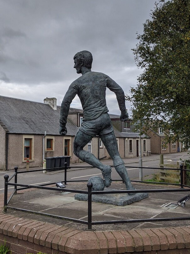 The Jim Baxter Memorial Statue-Cowdenbeath必去景点