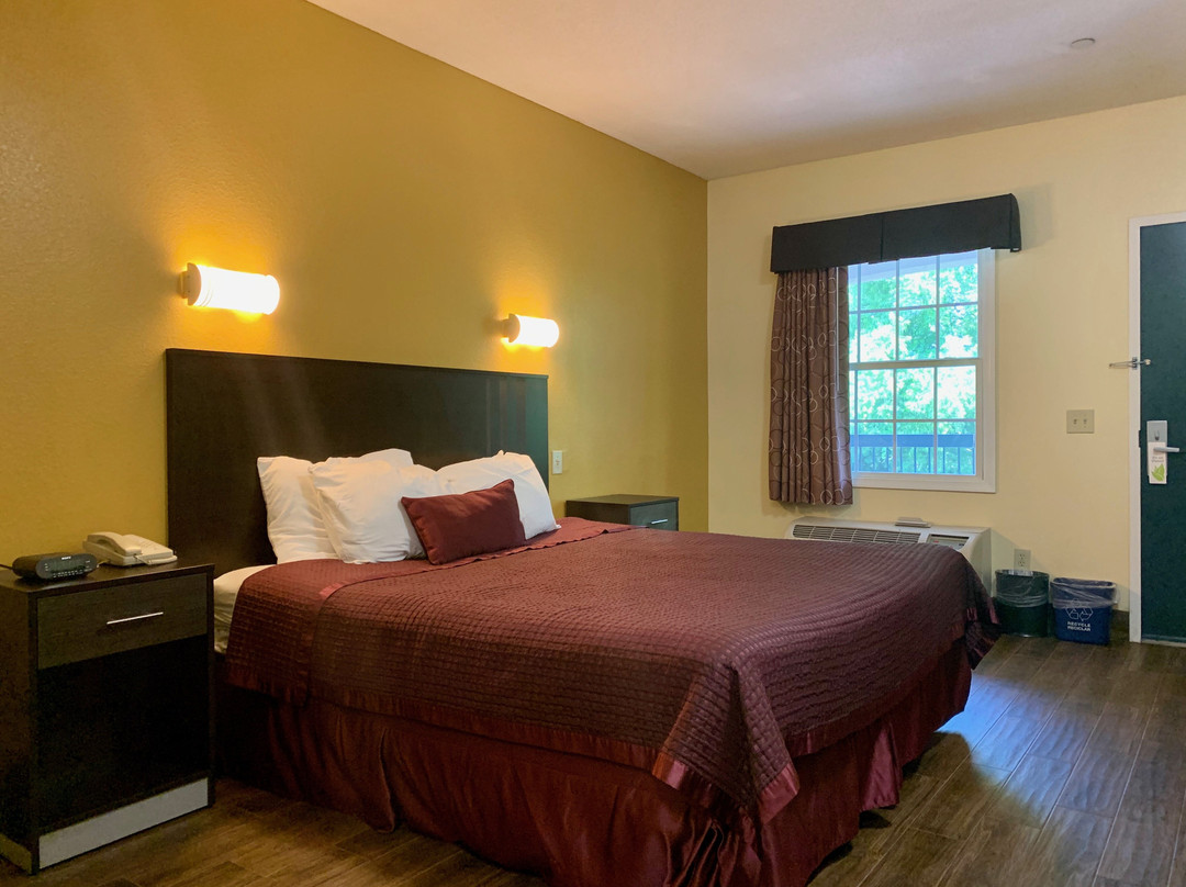 Executive Inn & Suites主图