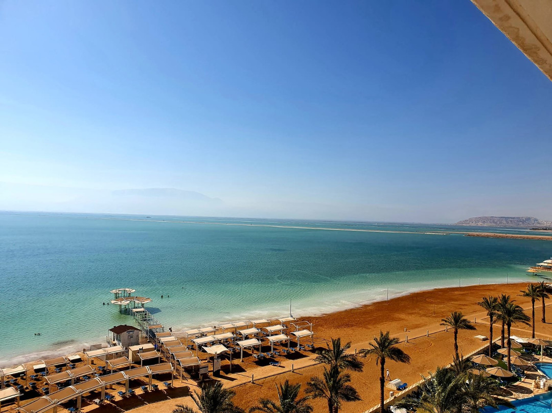 死海皇冠假日酒店主图