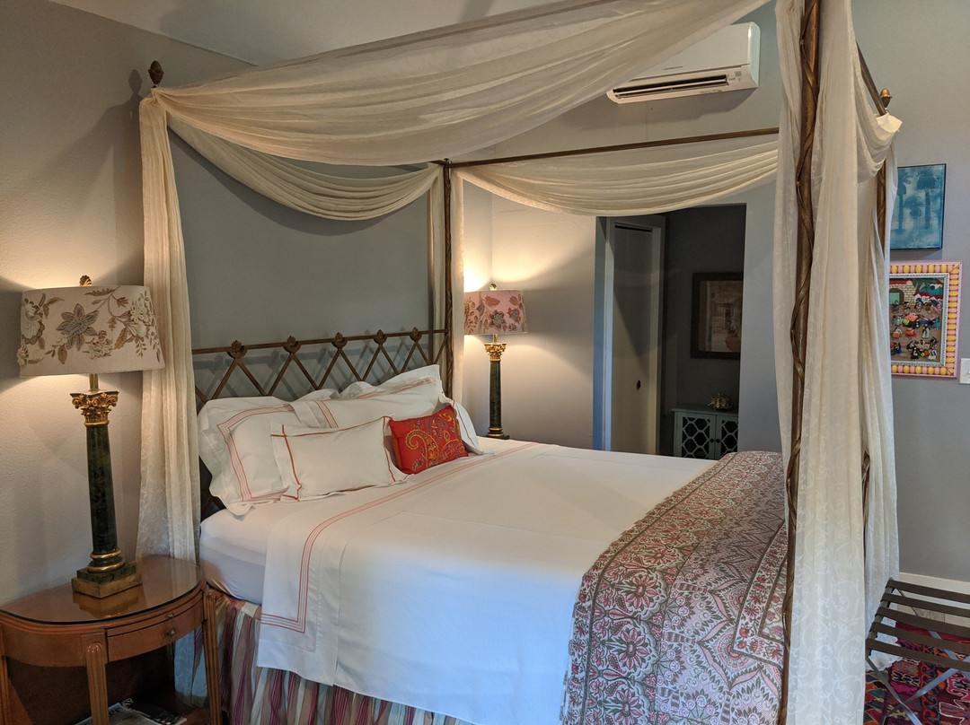 The Olive Tree Inn主图