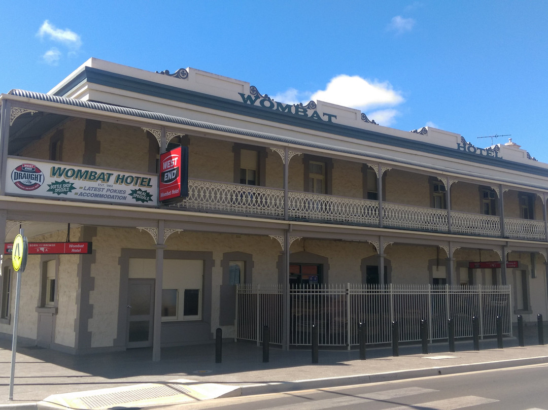 Wombat Hotel & Restaurant