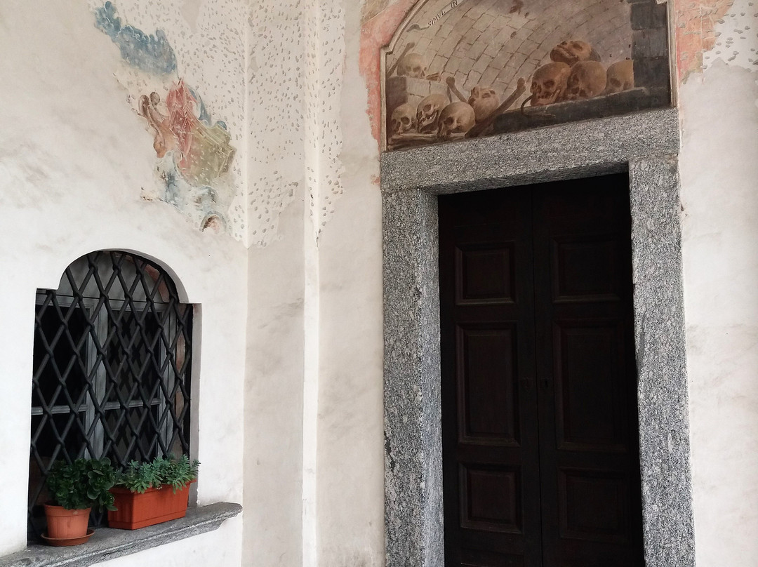 Chiesa del Santo Crocifisso-Asso必去景点