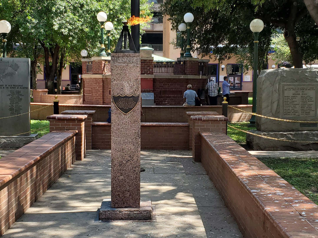 Jarvis Plaza-拉雷多必去景点