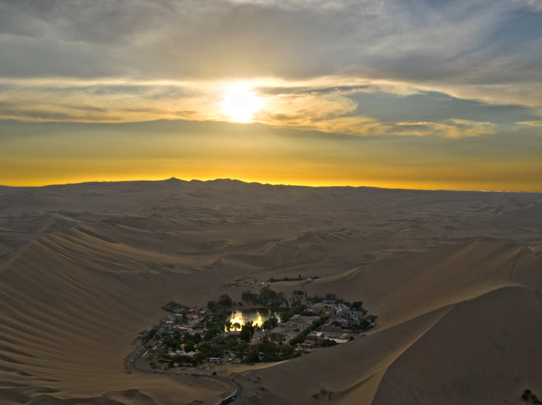 Huacachina Tours景点图片