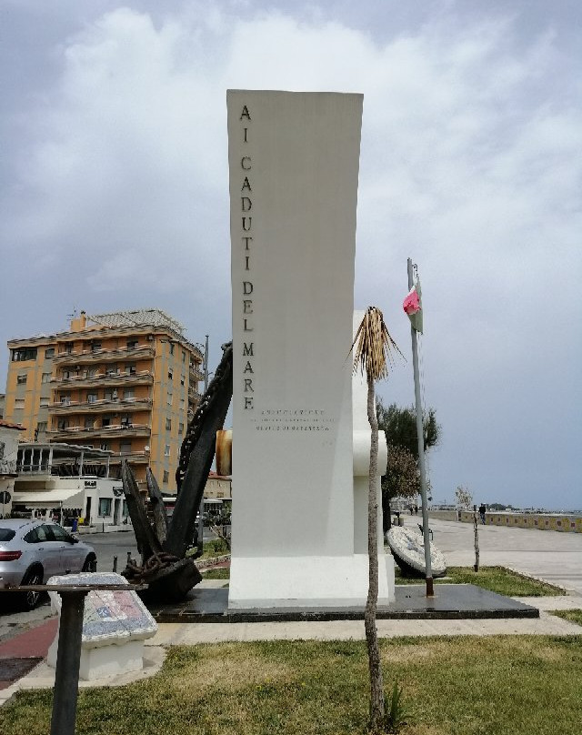 Monumento Ai Caduti Del Mare景点图片