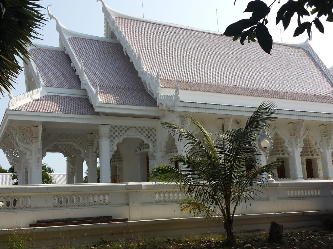 Wat Sawang Arom (Wat Tham Sri Thon )景点图片