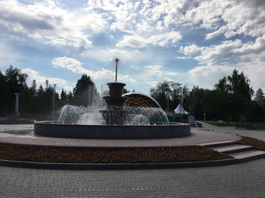 Fountain at Novosobornaya Square-托木斯克必去景点