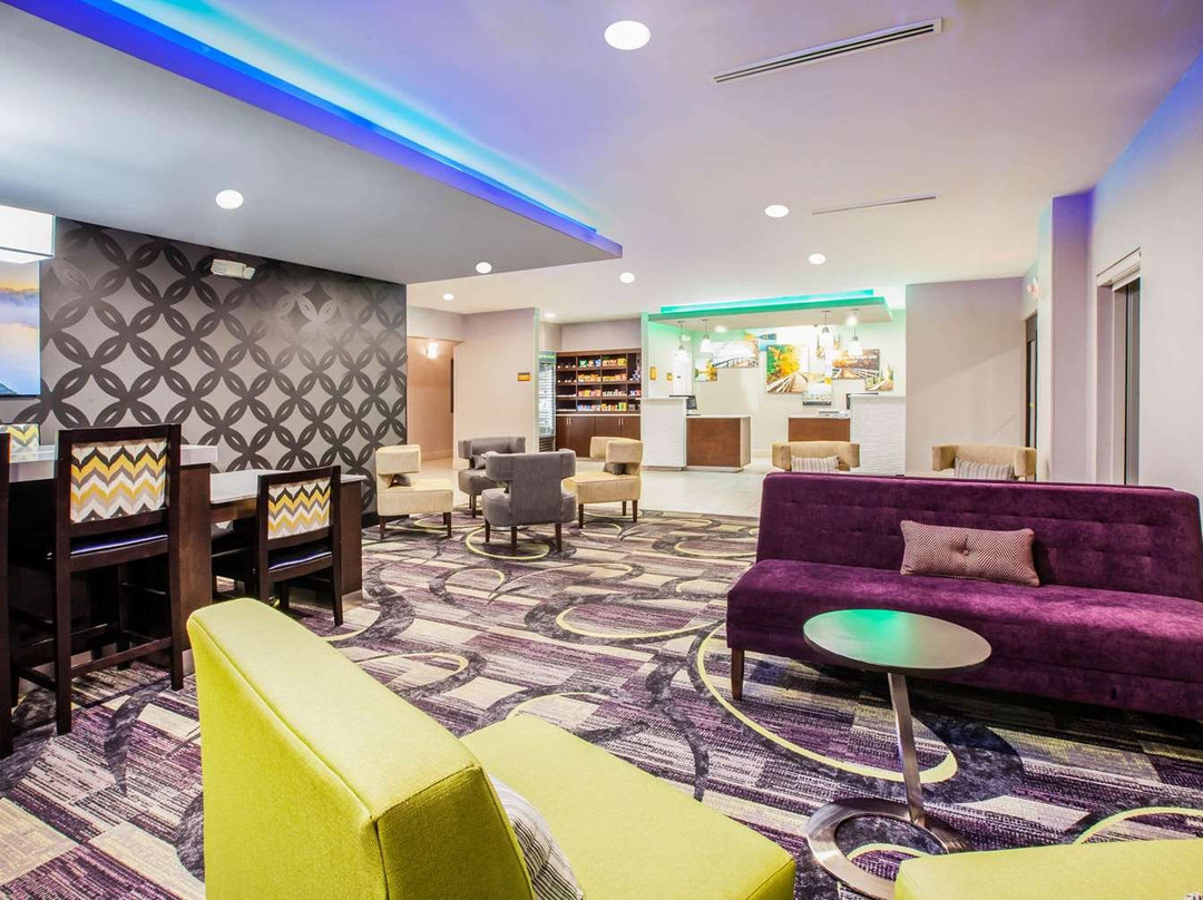 La Quinta Inn & Suites by Wyndham Elkhart主图