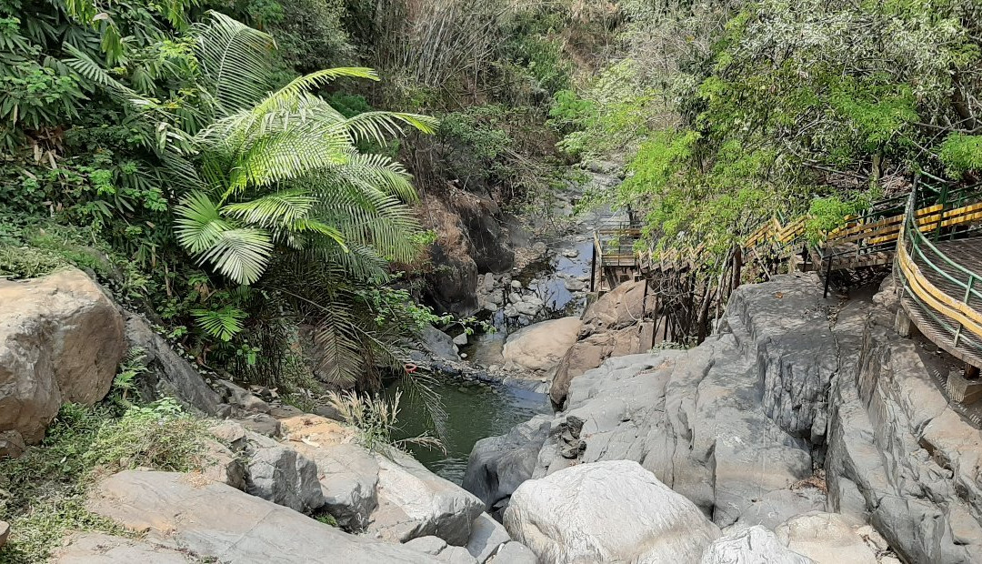 Keralamkundu Waterfall景点图片