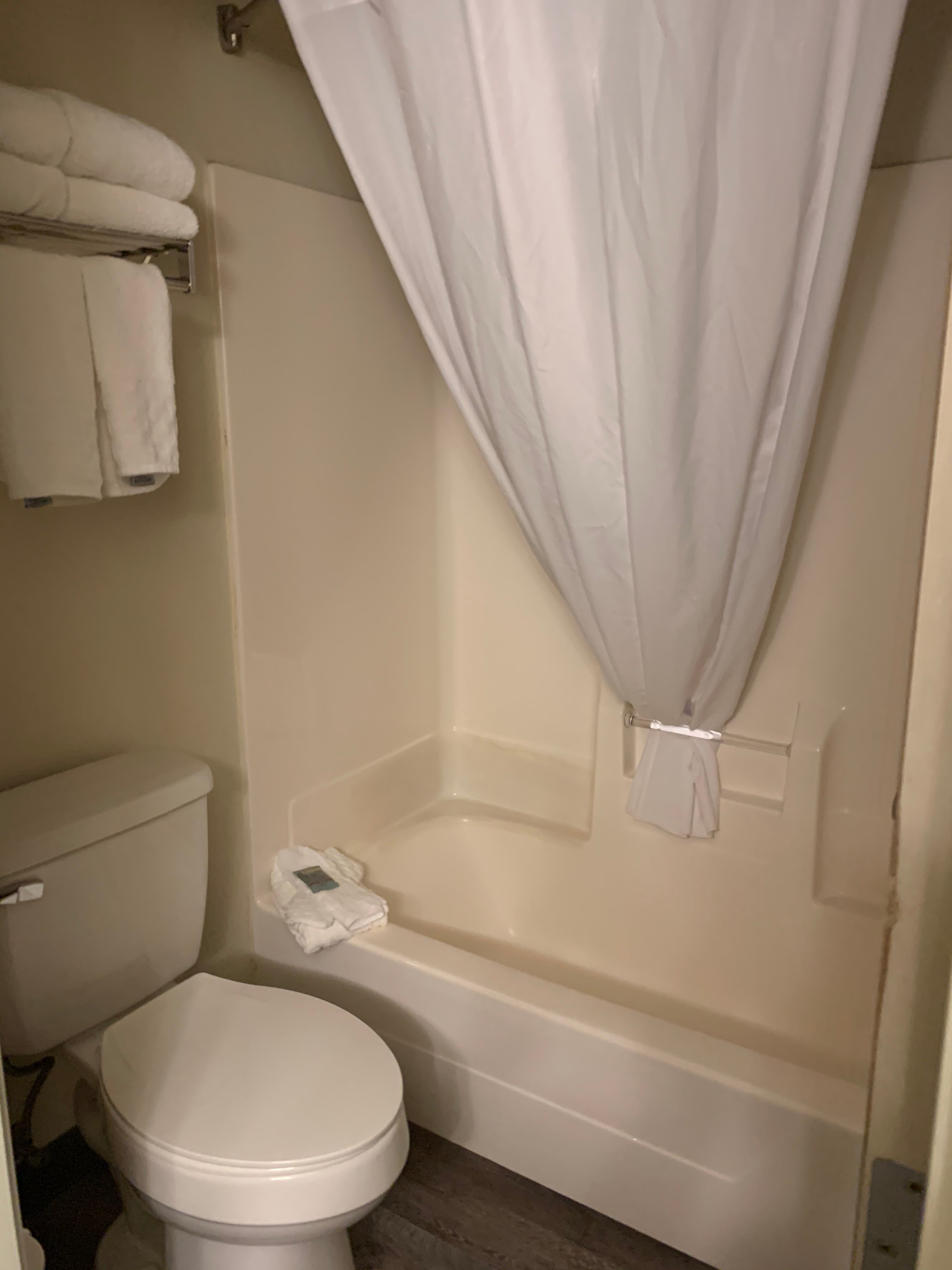Best Western Fostoria Inn & Suites-浴室