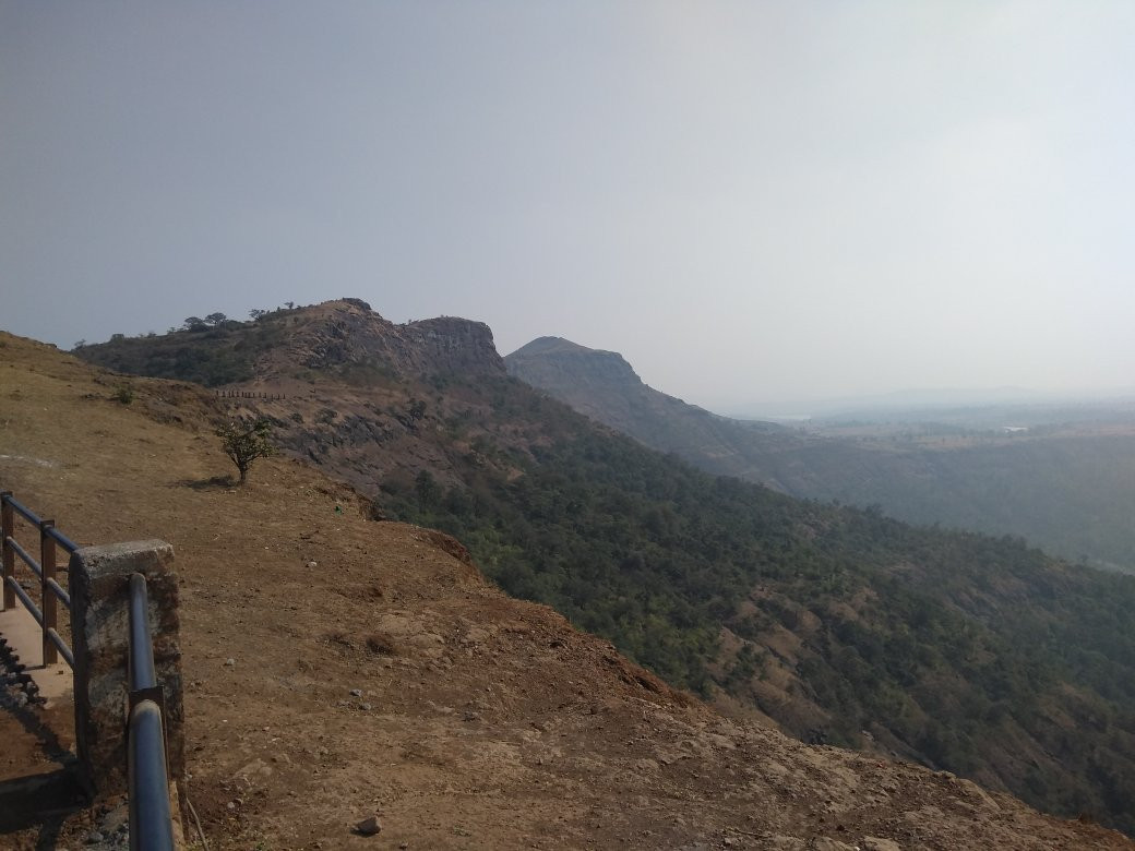 Table Point-Saputara必去景点