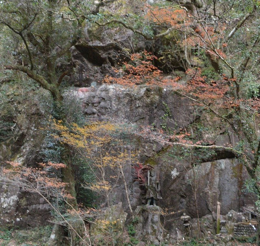 Magaibutsu - Buddha Statues Carved on Rocks景点图片
