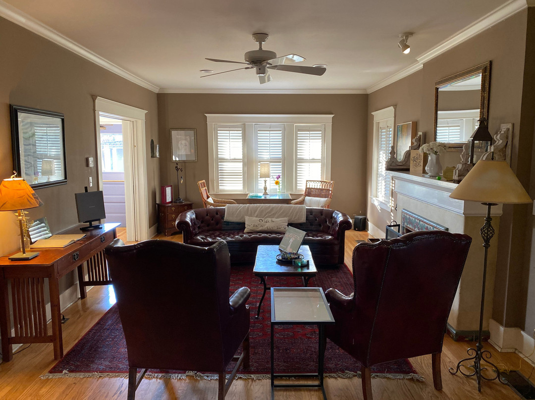 The Lavender Inn主图