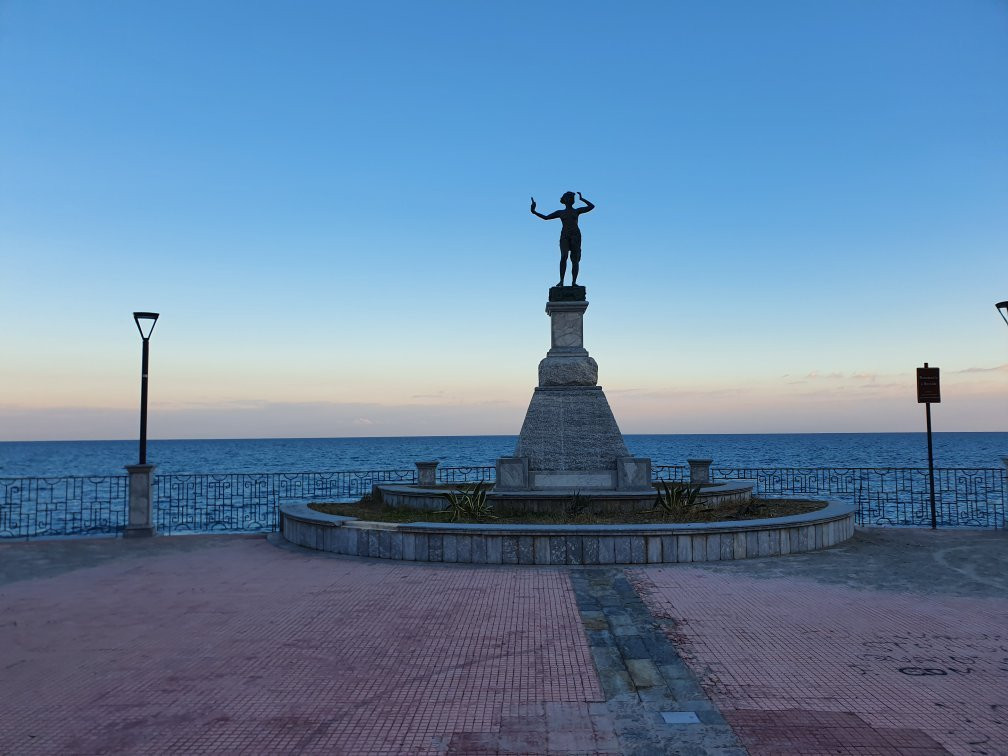 Monumento a Nosside景点图片
