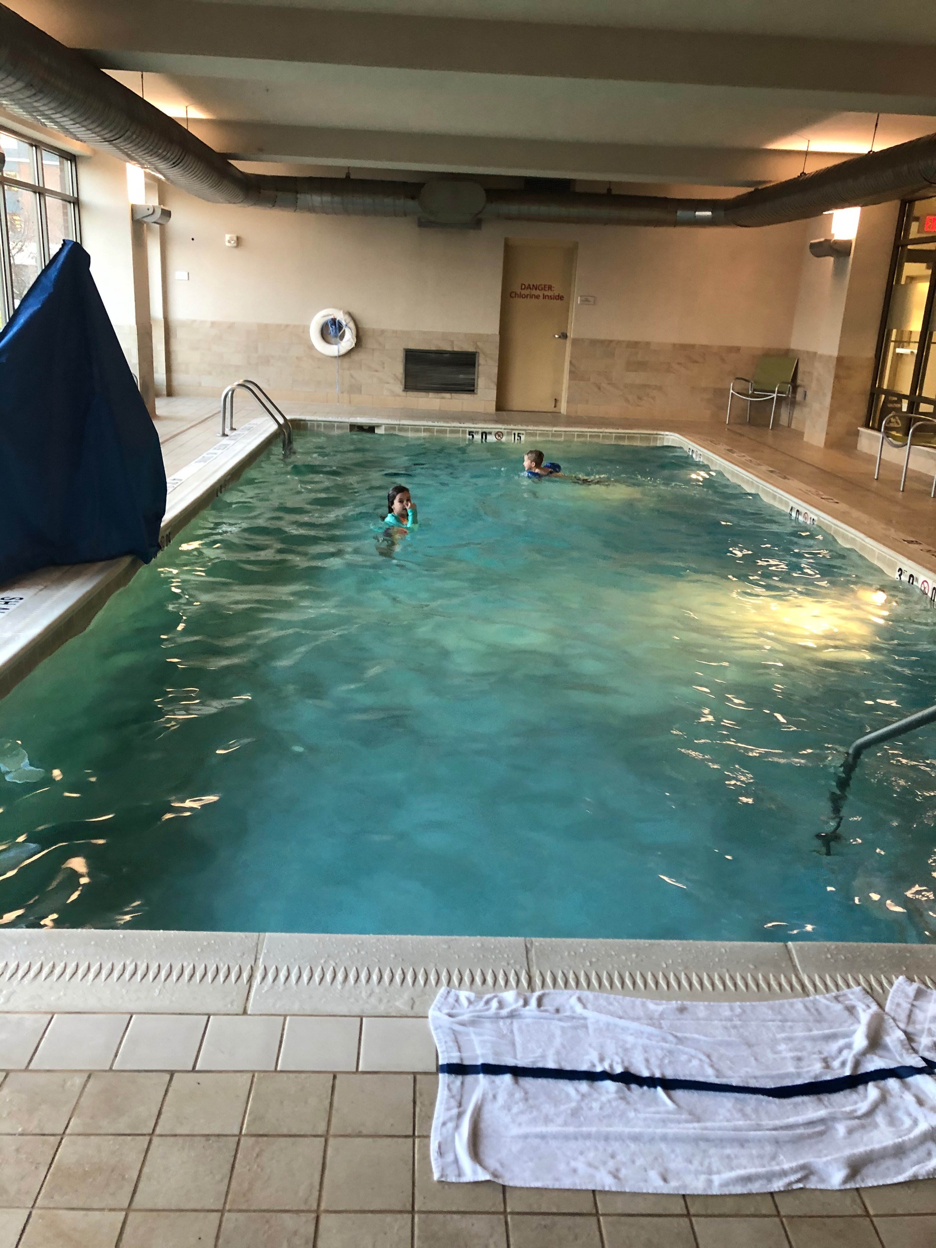 Hampton Inn & Suites Pittsburgh/Waterfront-West Homestead-泳池