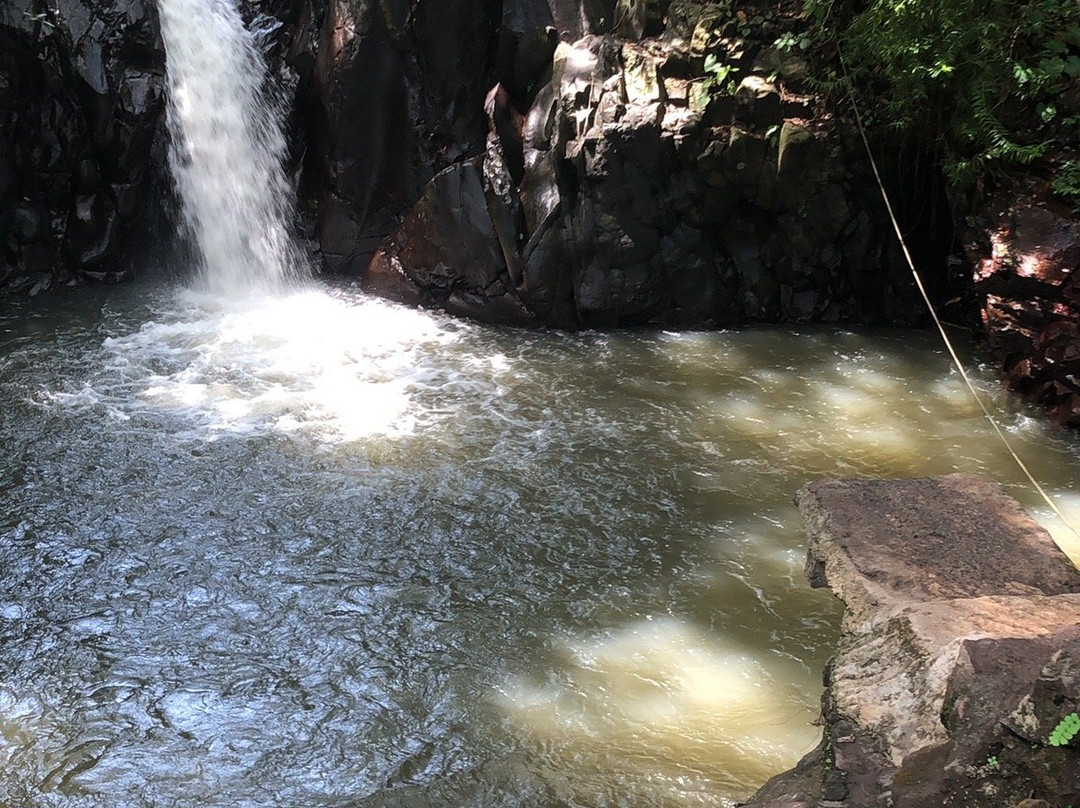 Kroya Waterfall景点图片
