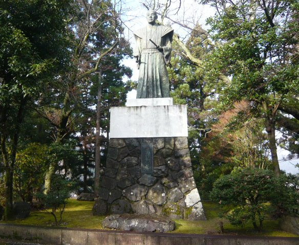 Statue of Toshitada Doi景点图片
