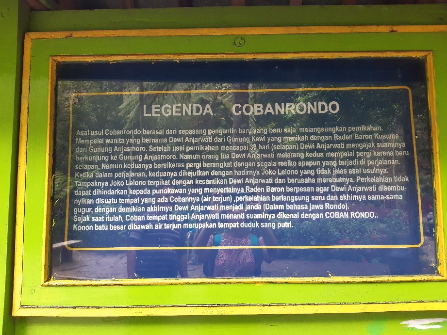 Coban Rondo Waterfall景点图片