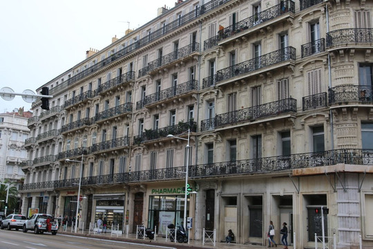 Librairie Charlemagne-土伦必去景点