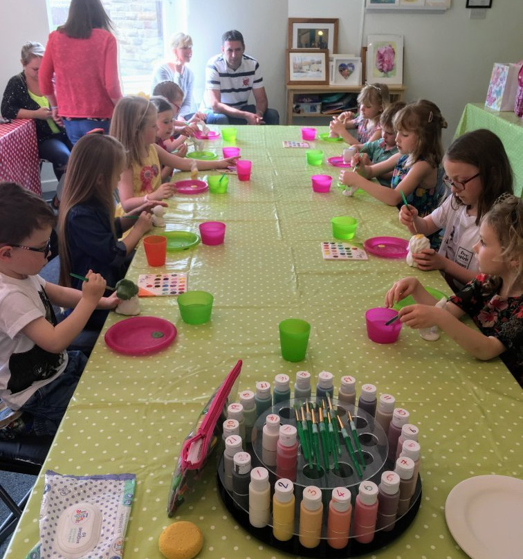 Crafty Owls Pottery and Art Studio景点图片