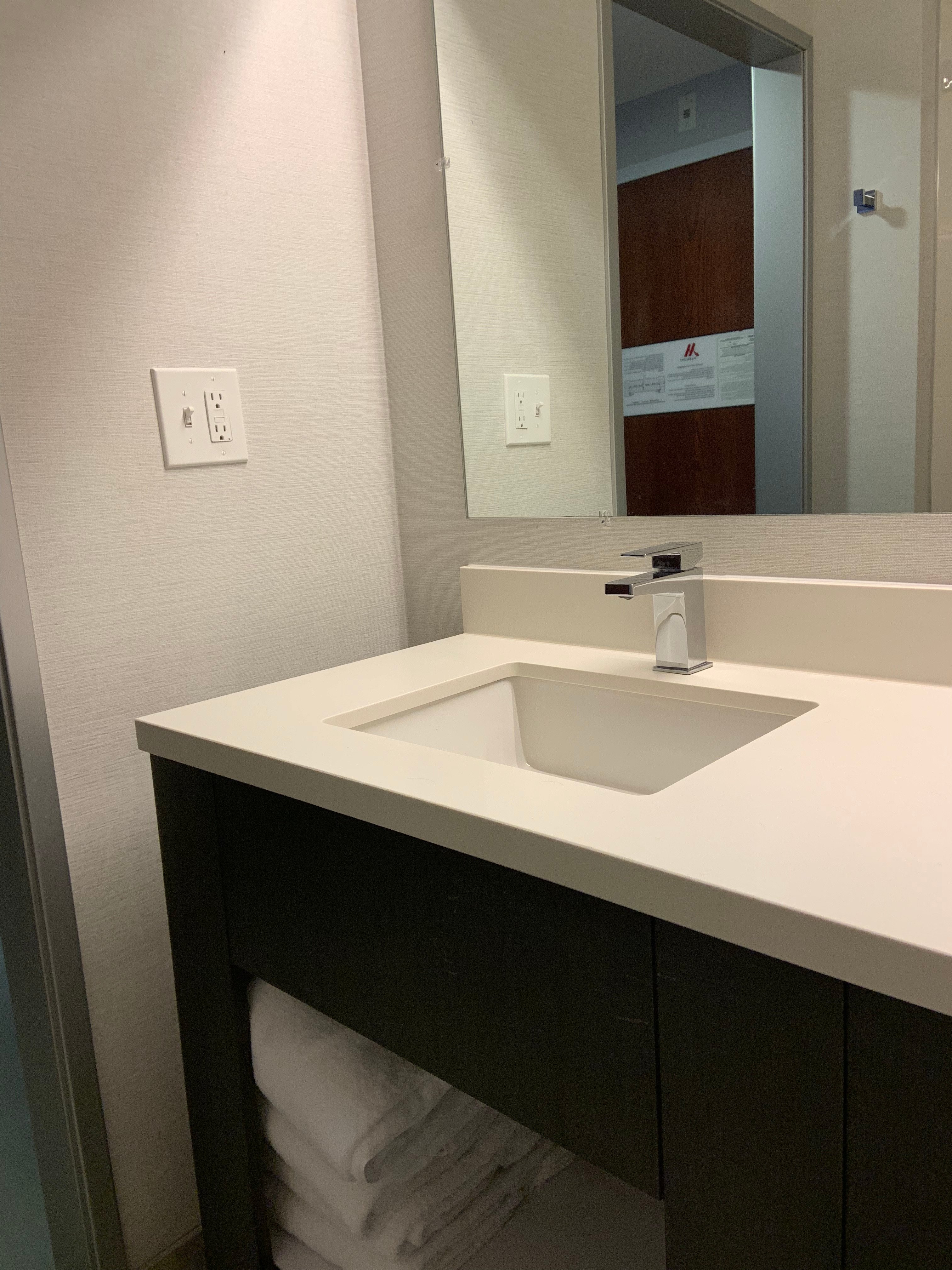Marriott Columbus Northwest-浴室