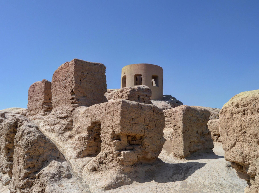 Atashgah - Zoroastrian Fire Temple景点图片