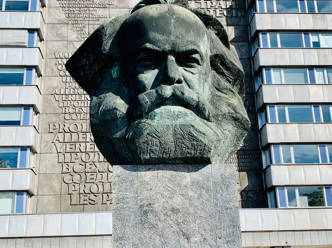 Karl-Marx-Monument-开姆尼斯必去景点